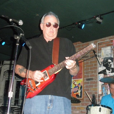 Jimmy Thackery with his Rambler Portable Guitar