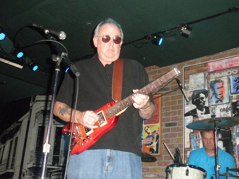 Jimmy Thackery with his Rambler Portable Guitar