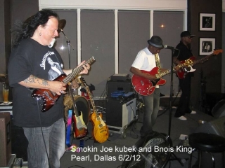 Smokin' Joe in Dallas with his Rambler Travel Guitar