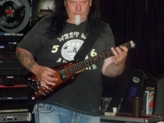 Rambler Travel Guitar played by Smokin' Joe Kubek