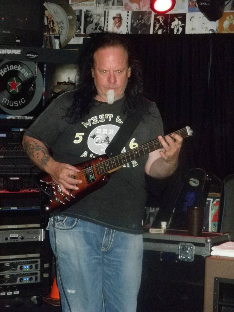 Rambler Travel Guitar played by Smokin' Joe Kubek