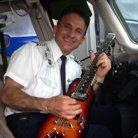 Pilot RB jammin' up front in a 757 with his Rambler Travel Guitar