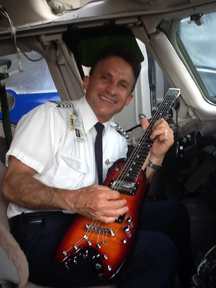 Pilot RB jammin' up front in a 757 with his Rambler Travel Guitar