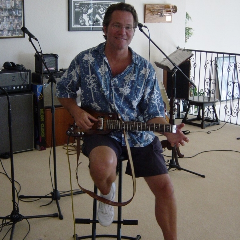 Randy Bernsen checking out a Rambler Portable Guitar