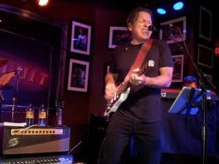 Tommy Castro wailing on STROBELCASTER travel guitar
