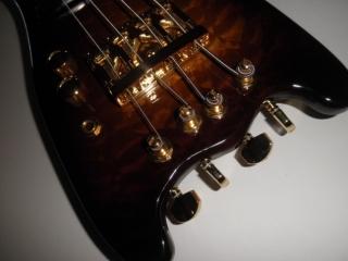 Lefty Rambler® Bass with Gold D4 Bridge