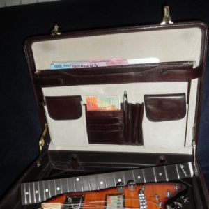 Rambler Classic Travel Guitar in Briefcase